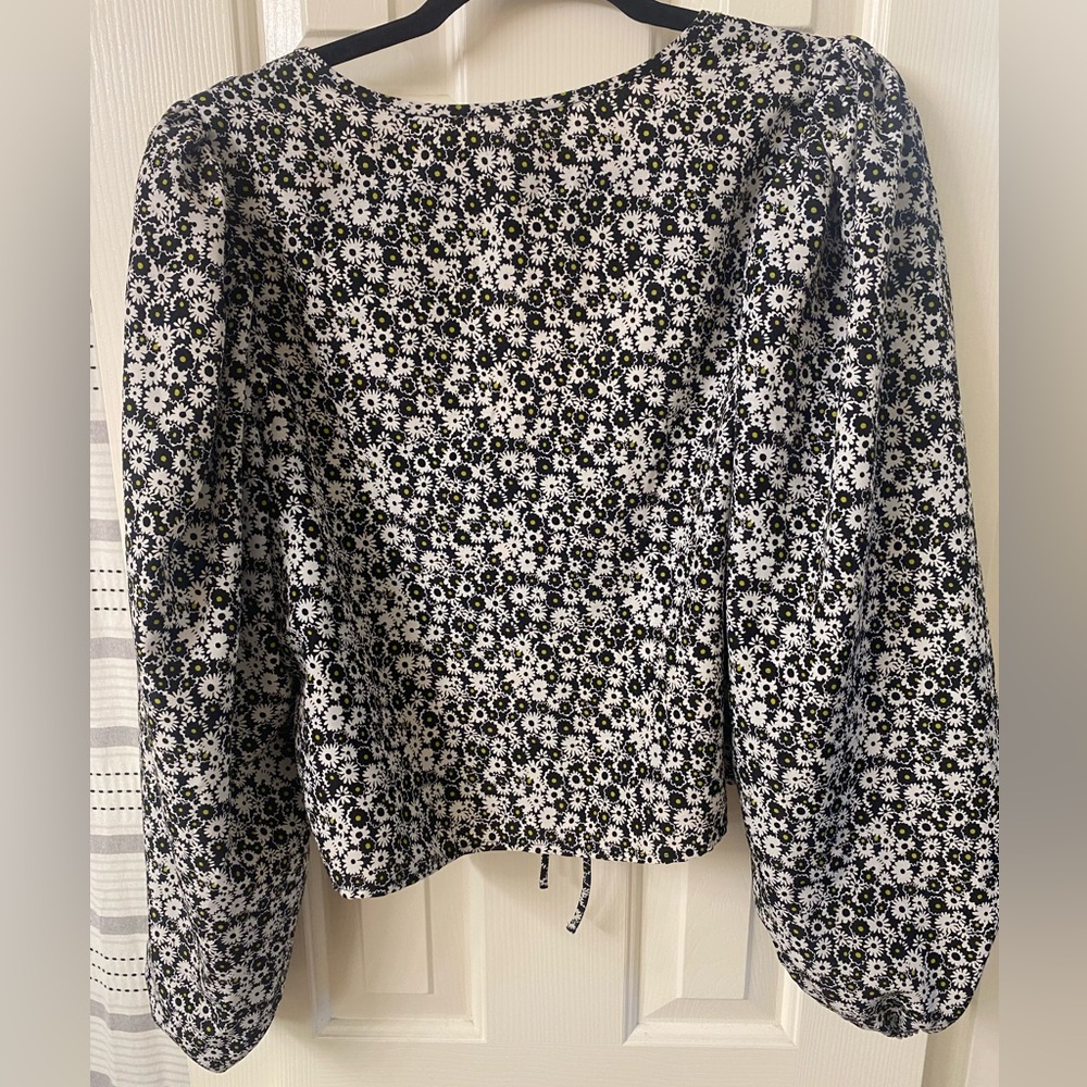 Levi's Black and White Floral Puff Long Sleeve Front Tie Blouse Size XL - Picture 12 of 16